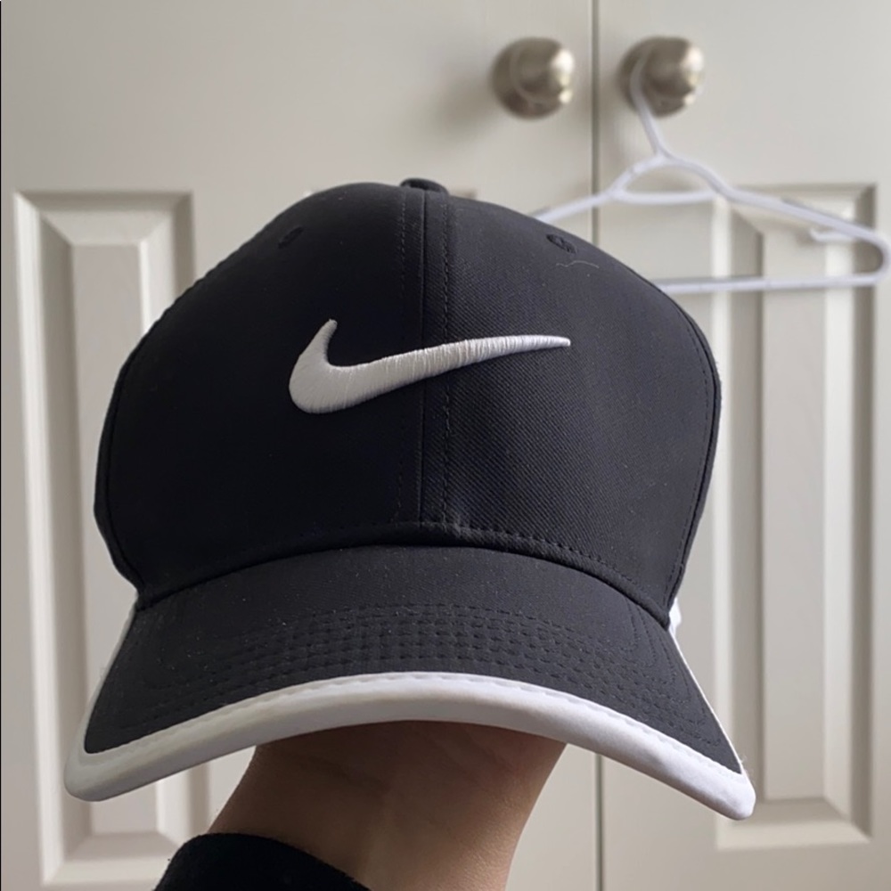 Black Nike cap.